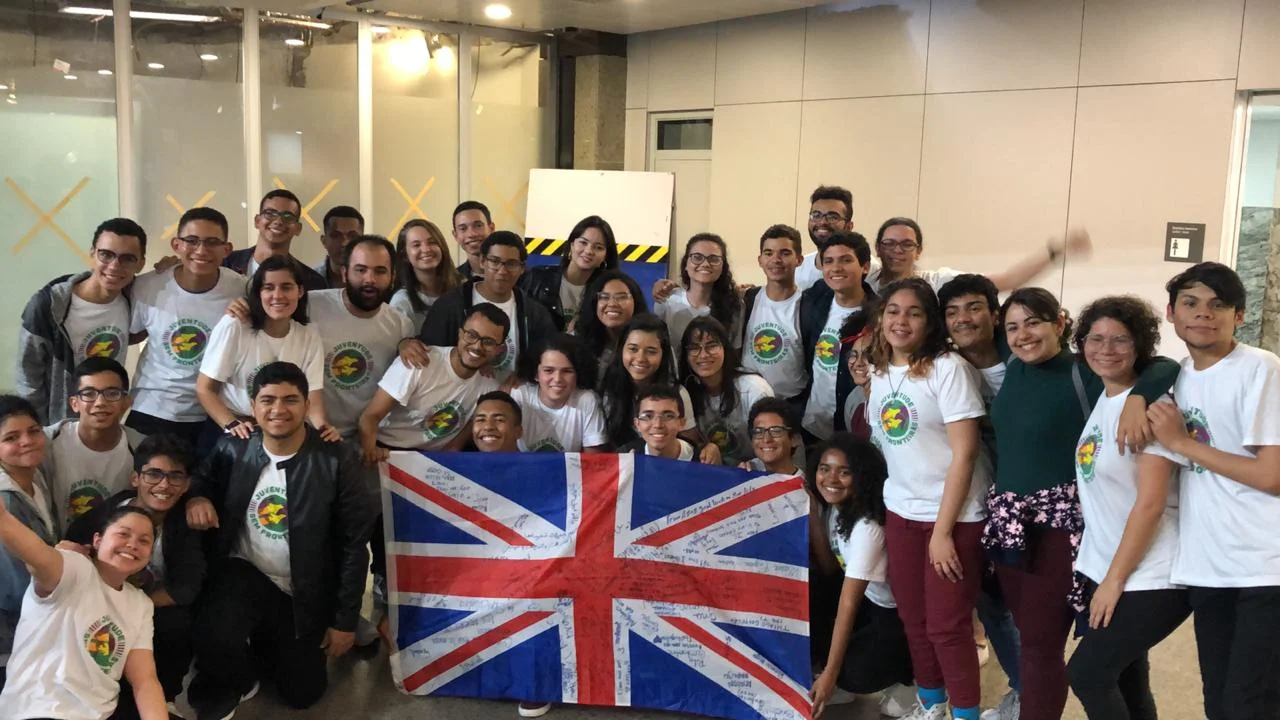 Grupo juventude sem fronteiras no aeroporto
